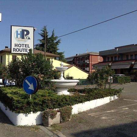 Hotel Route 9 Cadeo Exteriér fotografie