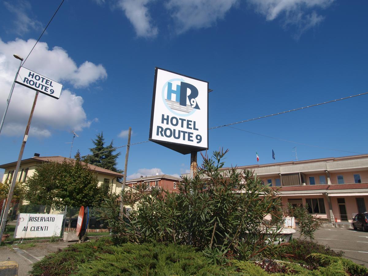 Hotel Route 9 Cadeo Exteriér fotografie