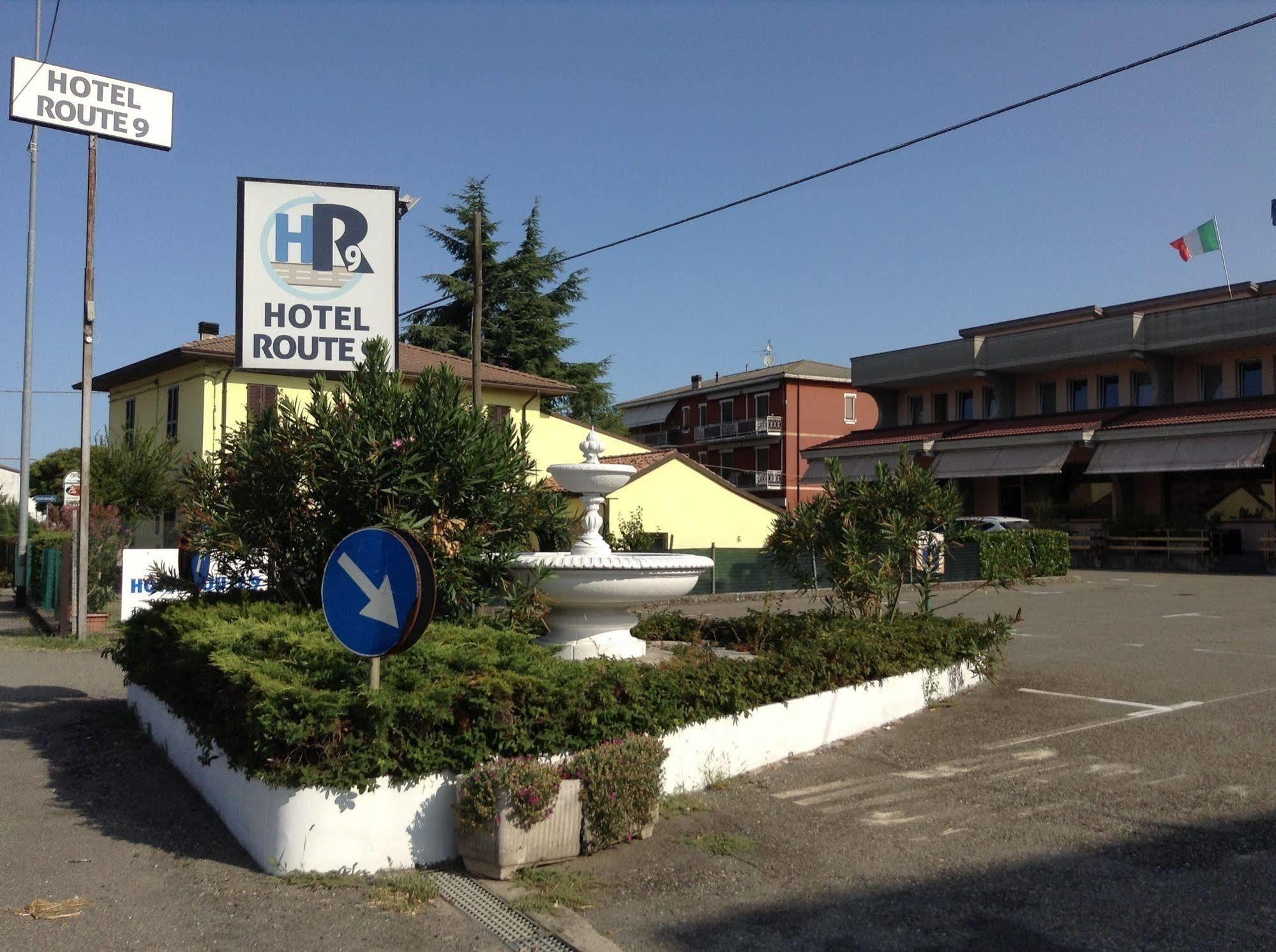 Hotel Route 9 Cadeo Exteriér fotografie